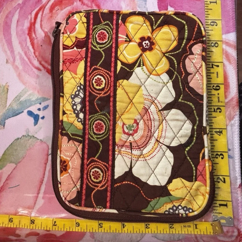 Vera Bradley Buttercup Cotton Zip Padded Small Ebook Reader Tech Sleeve Clean